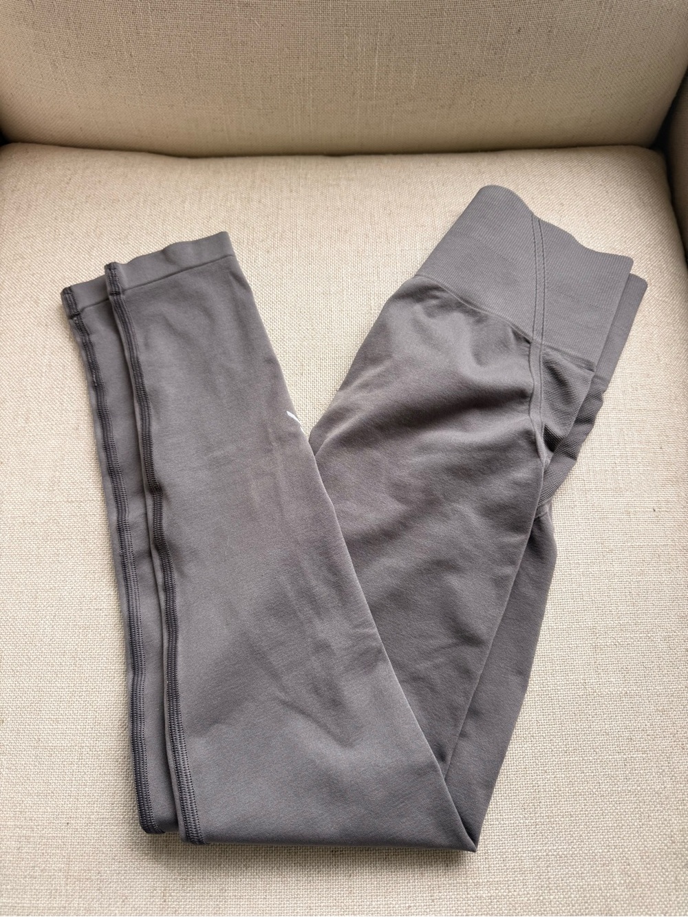 Oner Active EffortlessLift Ash Gray Leggings - Small - Short - Picture 5 of 9